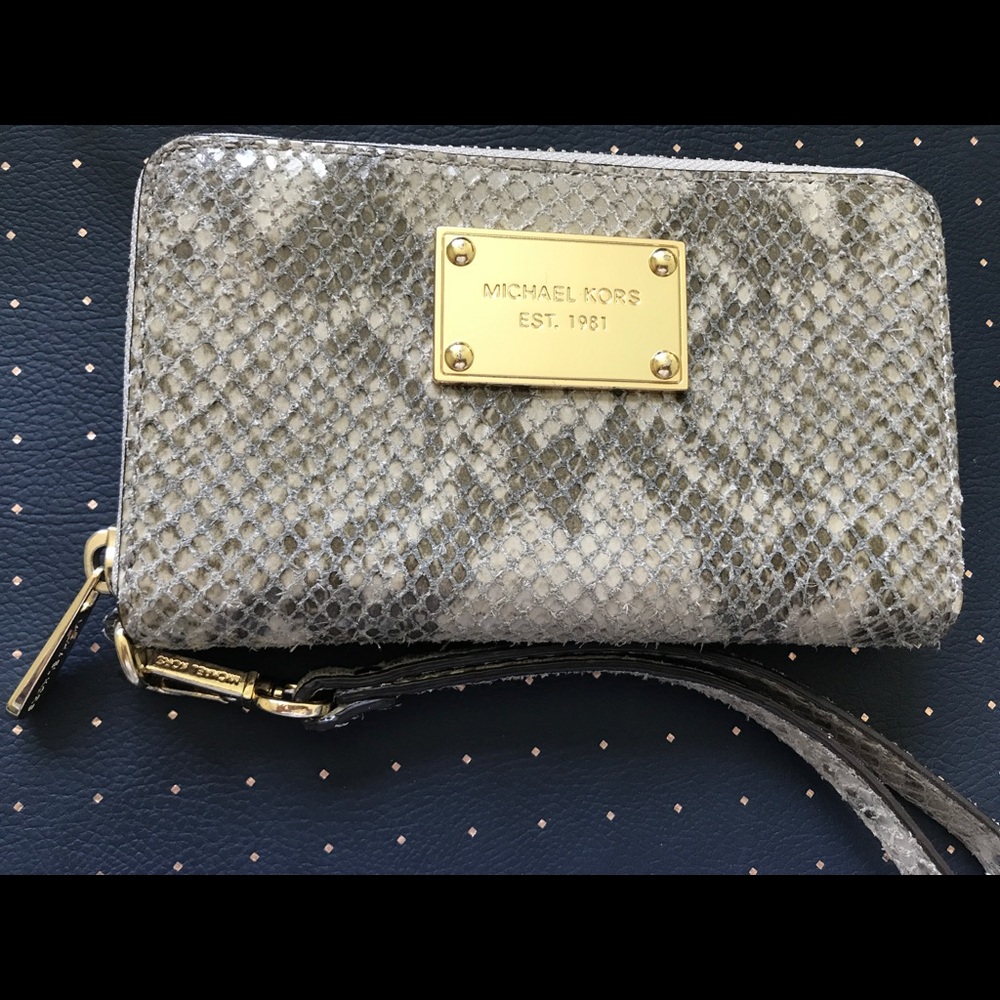 Michael kors wallet
